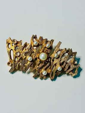 VTG Gold-Tone Pearl Accent Coral Reef Bar Brooch Pre Loved- Women Jewelry